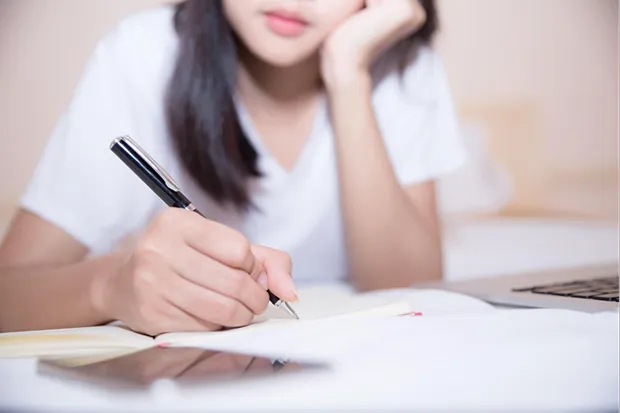 「現金書留」での返金オペレーション。全拠点で毎日発生するアナログな発送作業が負担に